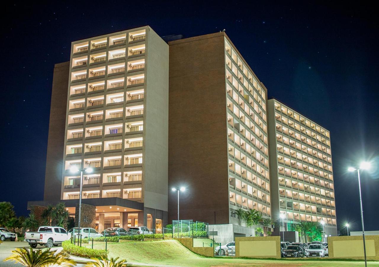 Hot Beach Resort Olímpia Εξωτερικό φωτογραφία The hotel at night