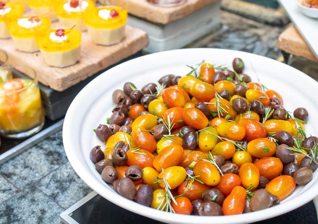 Hot Beach Resort Olímpia Εξωτερικό φωτογραφία Cherry tomatoes and olives
