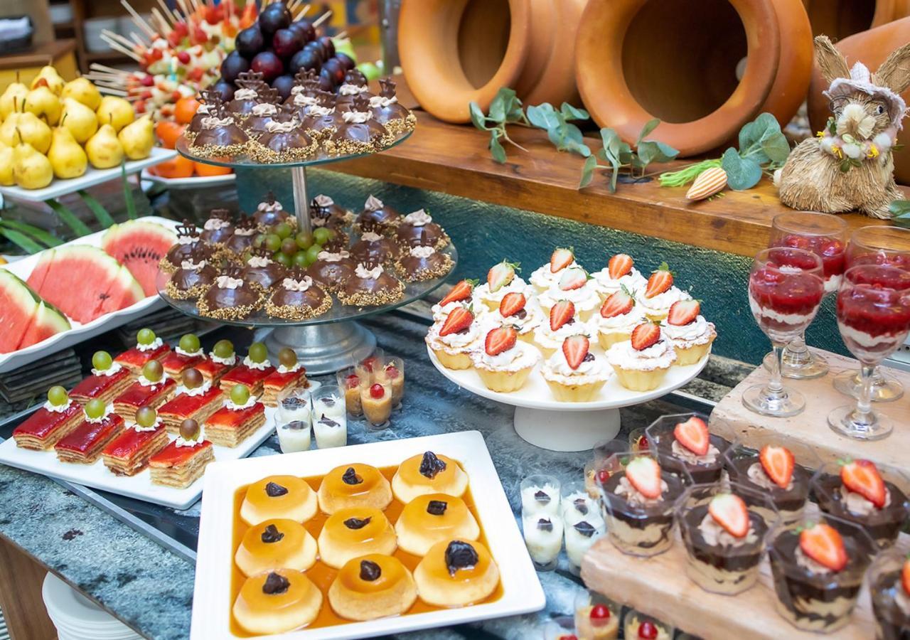 Hot Beach Resort Olímpia Εξωτερικό φωτογραφία A dessert buffet