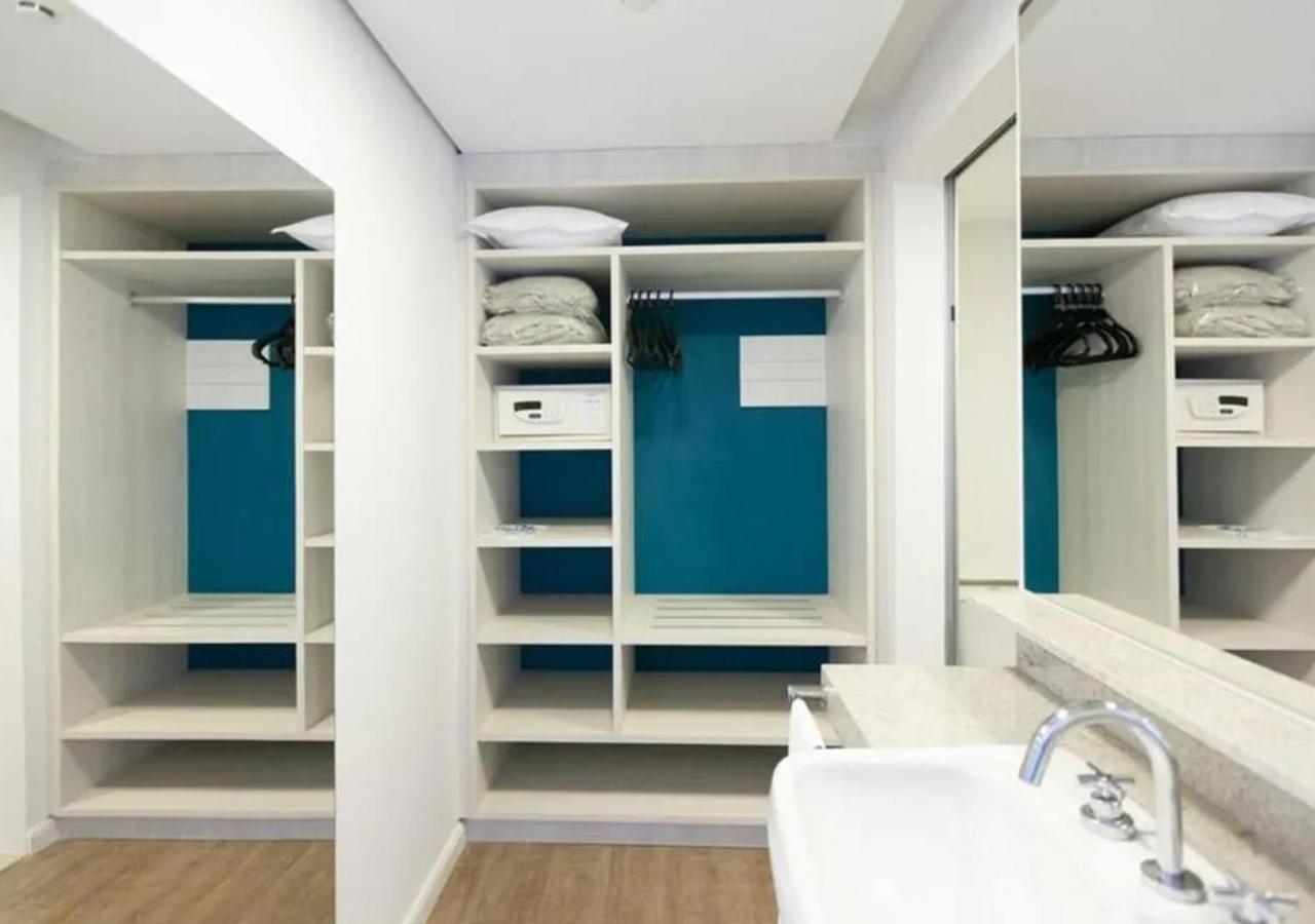Hot Beach Resort Olímpia Εξωτερικό φωτογραφία A typical bathroom in a student flat